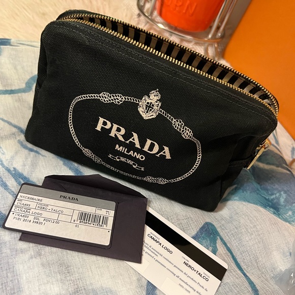 Prada pouch/toiletries - Picture 6 of 8